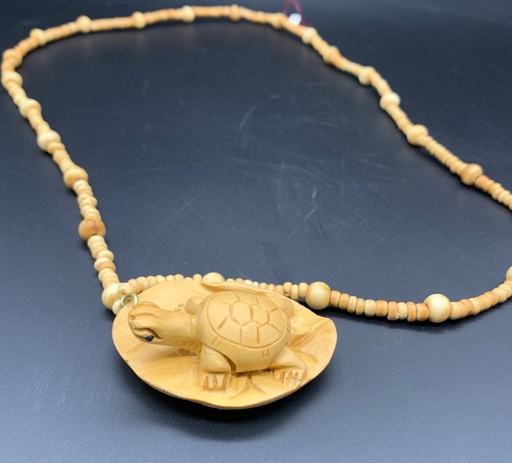 [LW0038] Liz Wallace - Blond Turtle on leaf Necklace