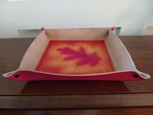 [WF020] Warren Dorer-Red and Gold Leaf Clutter Catcher