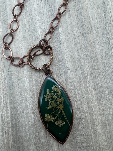 [DB031] Denise Bush-Queen Anne's Lace on Dark Green Necklace